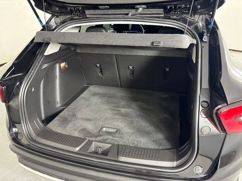 Used 2025 Chevrolet Trax LT FWD image 18