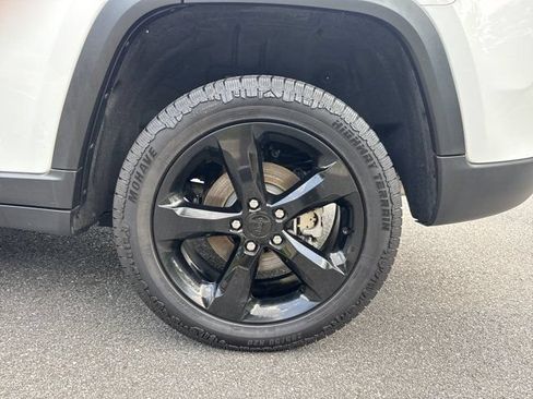 Certified 2024 Jeep Grand Cherokee Limited w/ Black Appearance Package RWD image 23
