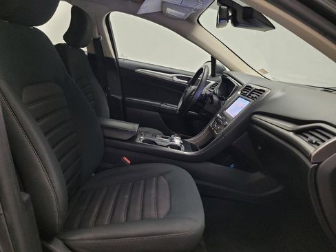 Used 2019 Ford Fusion SE FWD image 21
