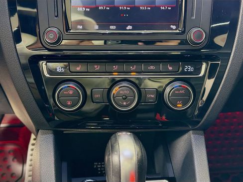 Used 2018 Volkswagen Jetta GLI FWD image 19