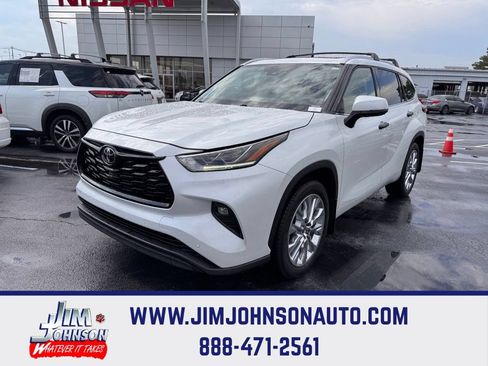 Used 2023 Toyota Highlander Limited FWD image 1