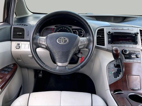 Used 2011 Toyota Venza w/ Leather Pkg FWD image 5
