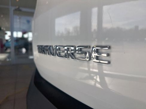 Used 2022 Chevrolet Traverse LT image 11