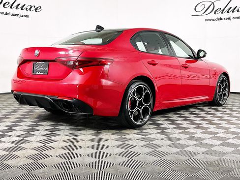 Used 2023 Alfa Romeo Giulia Veloce AWD/4WD image 6
