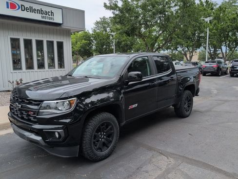 Used 2021 Chevrolet Colorado Z71 w/ Z71 Midnight Edition AWD/4WD image 2