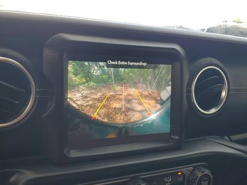 Used 2020 Jeep Wrangler Unlimited Sahara AWD/4WD image 20