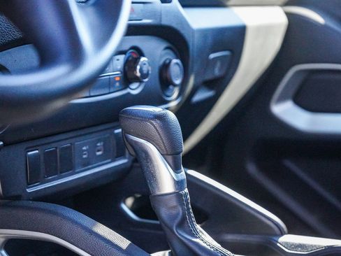 Used 2022 Nissan Frontier SV image 22