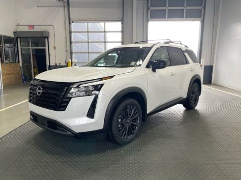 New 2026 Nissan Pathfinder SL image 4