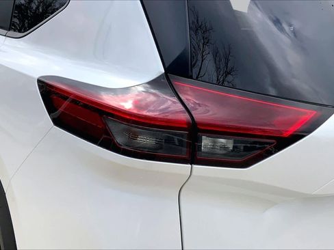 Used 2024 Nissan Rogue SV AWD/4WD image 45