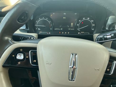 Used 2021 Lincoln Corsair Standard AWD w/ Premium Package image 14