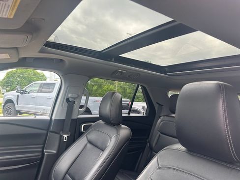 Used 2020 Ford Explorer XLT w/ Equipment Group 202A AWD/4WD image 20