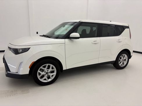 Used 2025 Kia Soul LX FWD image 12