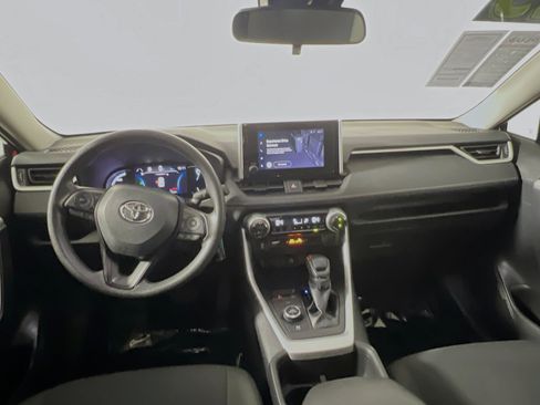 Used 2025 Toyota RAV4 LE AWD/4WD image 30