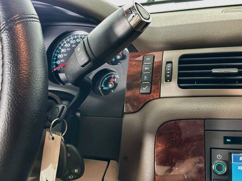 Used 2011 Chevrolet Avalanche LTZ RWD image 22