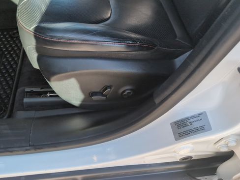 Used 2017 Jeep Cherokee Trailhawk AWD/4WD image 10