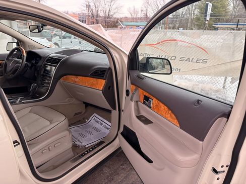 Used 2014 Lincoln MKX AWD w/ Equipment Group 102A image 21