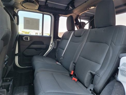 Certified 2022 Jeep Wrangler Unlimited Sahara image 21