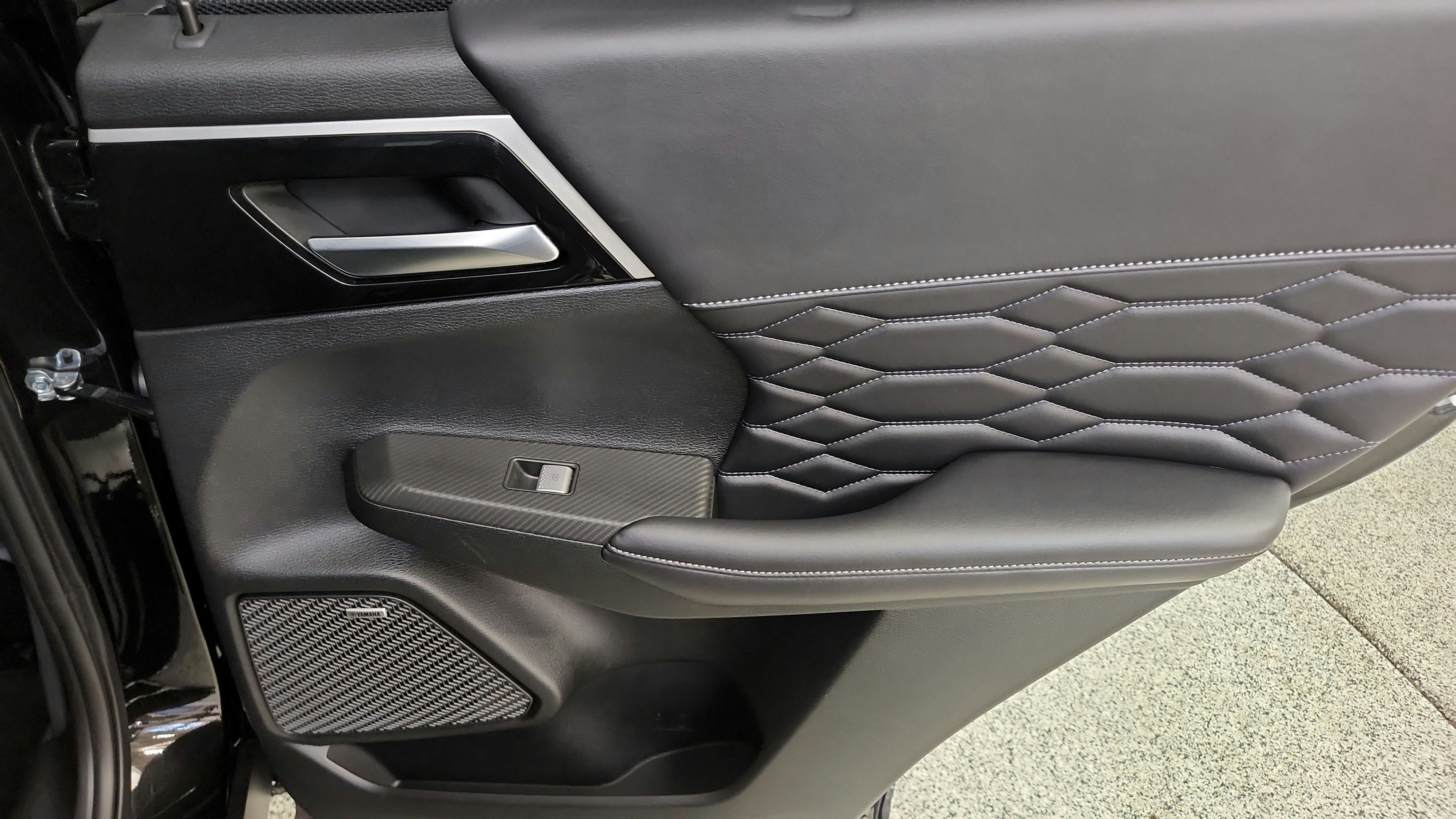 Used 2025 Mitsubishi Outlander AWD image 34