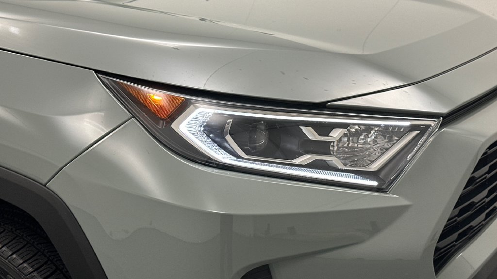 Certified 2021 Toyota RAV4 XLE w/ Convenience Package AWD/4WD image 25