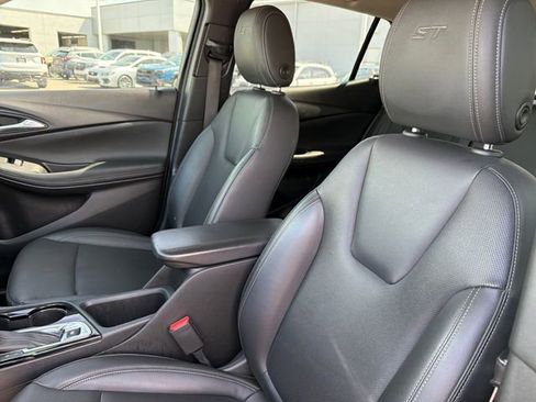 Used 2024 Buick Encore GX Sport Touring FWD image 19