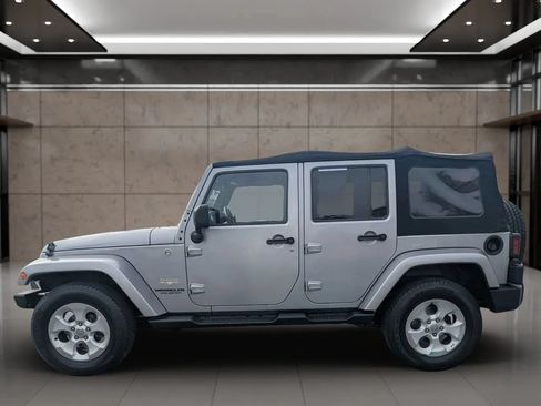 Used 2015 Jeep Wrangler Unlimited Sahara w/ Connectivity Group AWD/4WD image 2