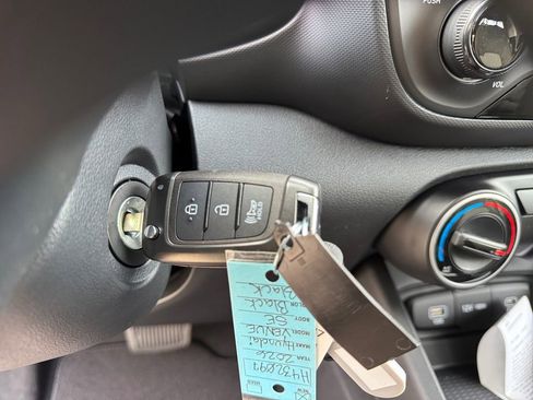 New 2026 Hyundai Venue SE image 12