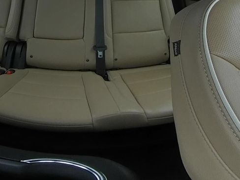 Used 2024 Chevrolet Suburban Premier RWD image 13