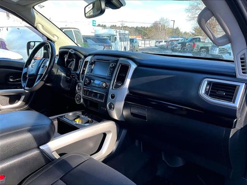Used 2019 Nissan Titan SV w/ SV Convenience Package image 21