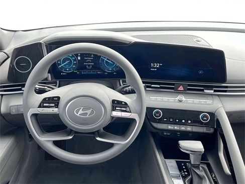 New 2025 Hyundai Elantra Blue image 17