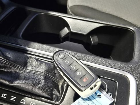 Used 2019 Ford Escape SE image 21