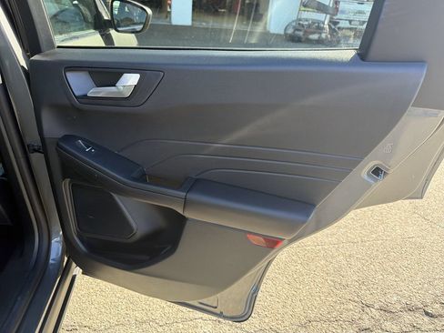 Used 2025 Ford Escape SE FWD image 16