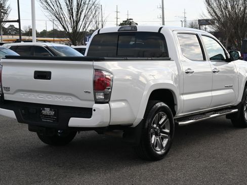 Used 2019 Toyota Tacoma Limited image 11
