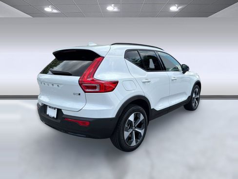 New 2026 Volvo XC40 B5 Plus w/ Climate Package AWD/4WD image 9