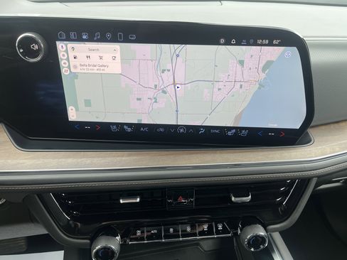 Used 2025 Chevrolet Tahoe High Country image 34