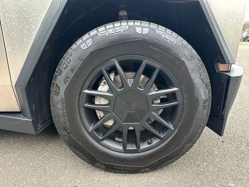 Used 2024 Tesla Cybertruck AWD Crew Cab image 17