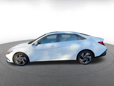 Used 2025 Hyundai Elantra SEL image 9