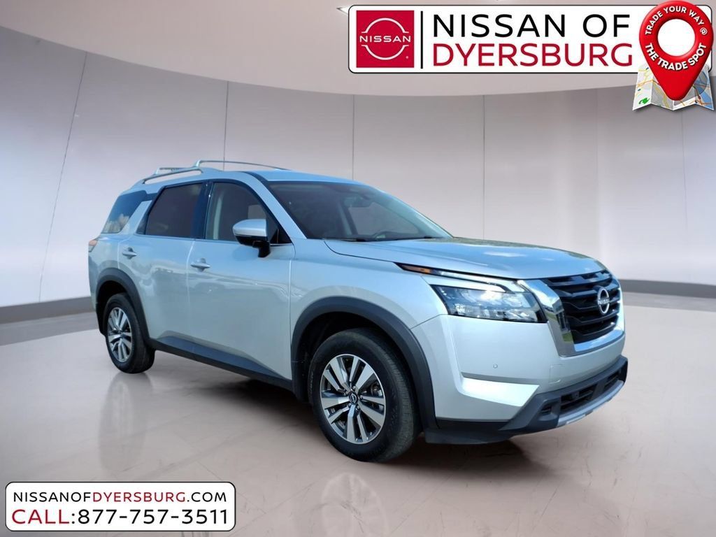 Used 2025 Nissan Pathfinder SL AWD/4WD image 1