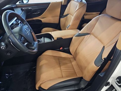 Certified 2025 Lexus ES 300h Ultra Luxury w/ Accessory Package (Z2) image 15