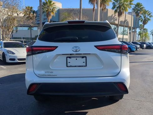 Used 2021 Toyota Highlander L image 6