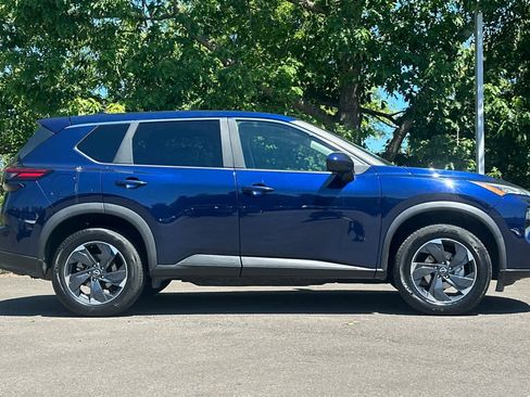 Used 2024 Nissan Rogue SV AWD/4WD image 8