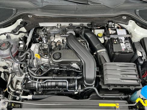 Certified 2024 Volkswagen Taos SE image 27