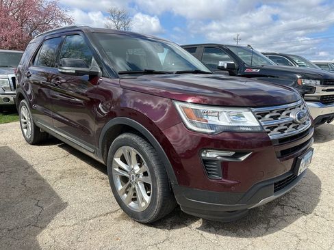 Used 2018 Ford Explorer XLT w/ Equipment Group 202A image 2