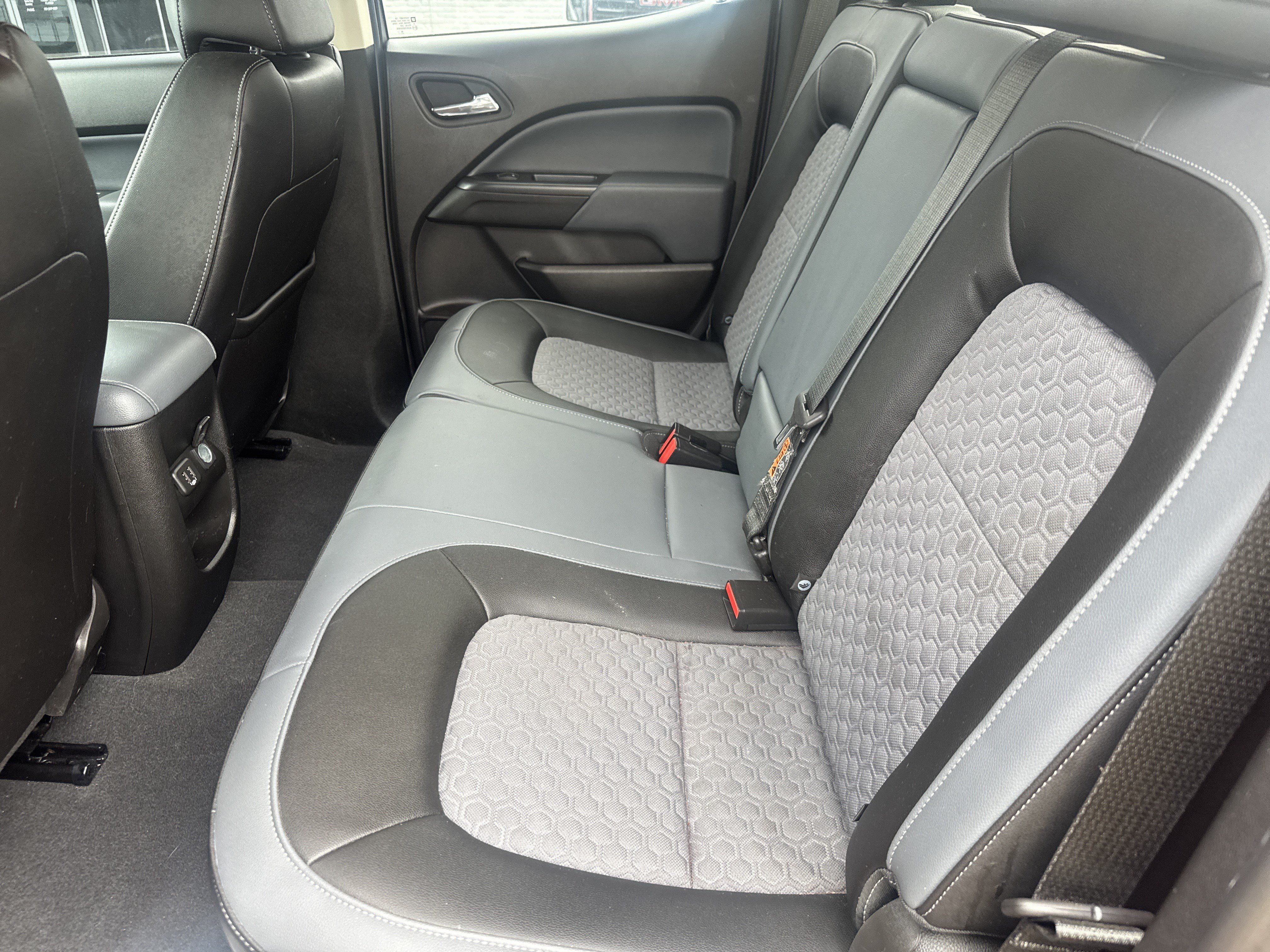 Used 2019 Chevrolet Colorado Z71 AWD/4WD image 11