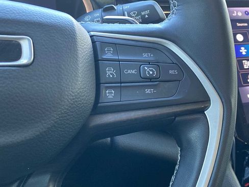 Used 2022 Jeep Grand Cherokee L Limited w/ Black Appearance Package image 33