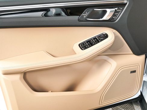 New 2026 Porsche Macan AWD/4WD image 6