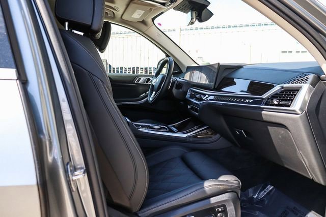 Used 2024 BMW X7 xDrive40i AWD/4WD image 17