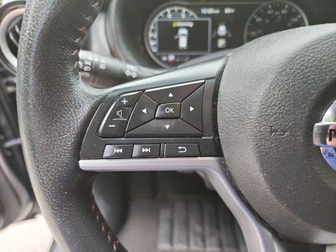 Used 2019 Nissan Kicks SR w/ SR Premium Package FWD image 15