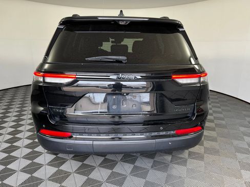 Used 2023 Jeep Grand Cherokee Limited w/ Luxury Tech Group II AWD/4WD image 6