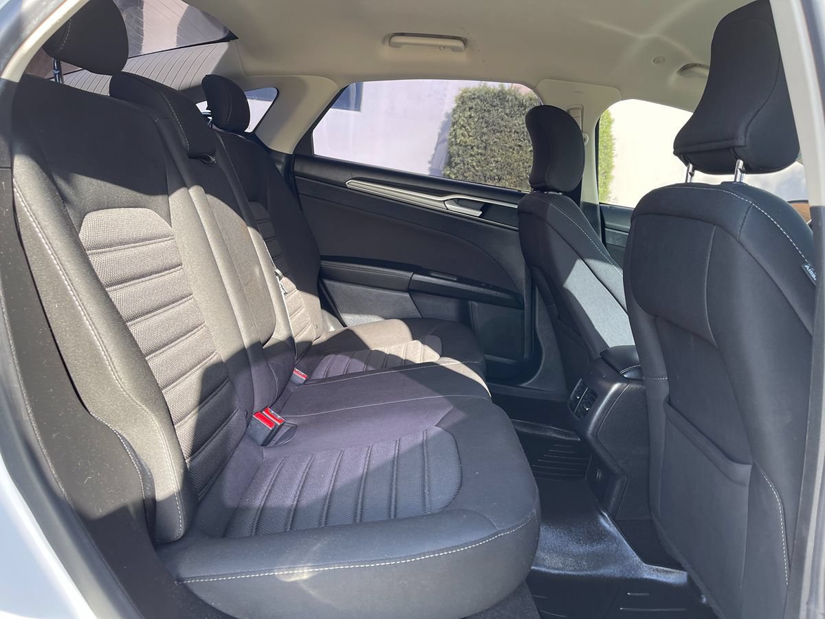 Used 2019 Ford Fusion SE FWD image 28