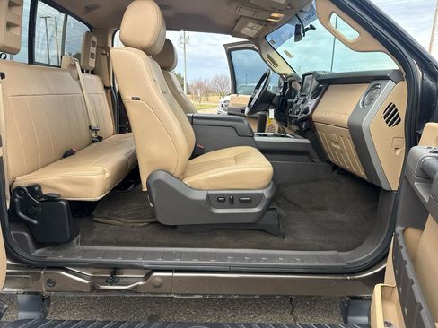 Used 2016 Ford F350 Lariat w/ Lariat Interior Package image 32